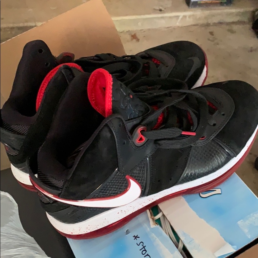 Nike Lebron 8
